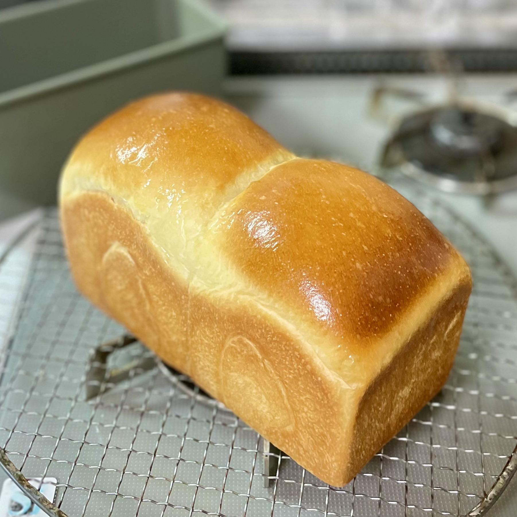 捏ねずに作る山型食パンのレシピ 甘くてふわふわ バターの香り最高 そのままかぶりつきたい 手捏ね簡単レシピ 日好日記 ひよしにっき