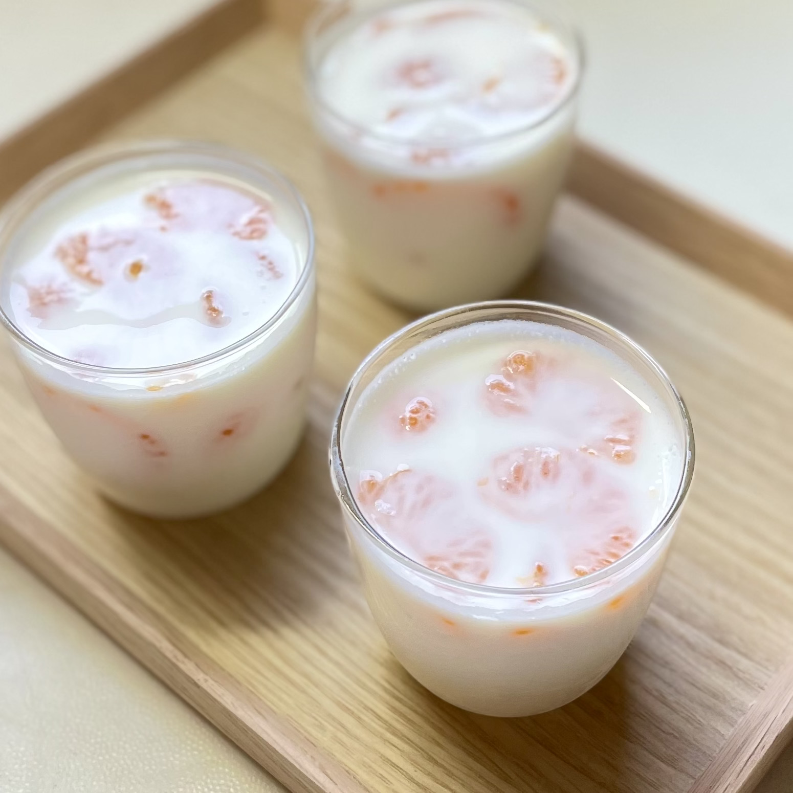 ゼラチンで作るみかん牛乳プリン 牛乳 上白糖 ゼラチン みかん缶で作る簡単レシピ ぷるんした少しの弾力とやわらかな食感のレシピです 日好日記 ひよしにっき